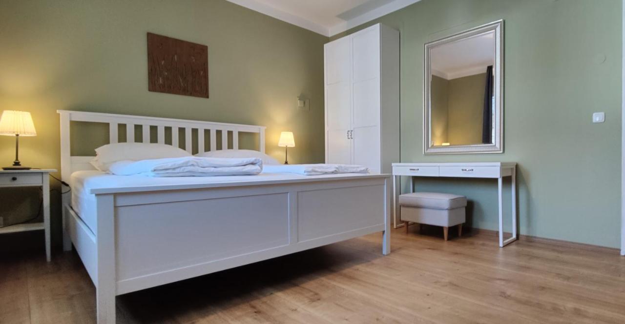 Sabines Apartments Ferienwohnungen Frauenkirchen Eksteriør billede